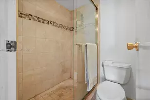 20400 W Country Club Dr, Aventura, FL 33180 - Photo 14