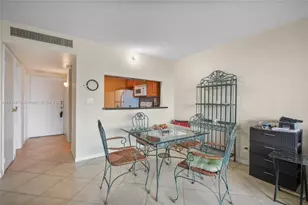 20400 W Country Club Dr, Aventura, FL 33180 - Photo 8