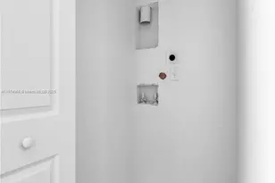 1656 NW 1st St, Miami, FL 33125 - Photo 8