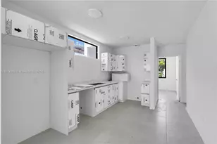 1656 NW 1st St, Miami, FL 33125 - Photo 4