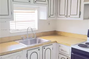 300 S Hollybrook Dr, Pembroke Pines, FL 33025 - Photo 16