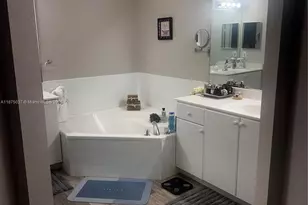 10865 NW 84th St, Doral, FL 33178 - Photo 14