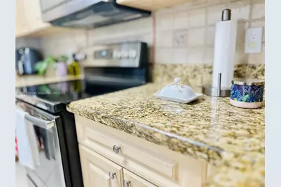 8952 NW 38th Dr, Coral Springs, FL 33065 - Photo 10