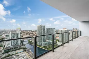68 SE 6th St, Miami, FL 33131 - Photo 12