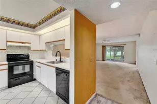 300 SW 130th Terrace, Pembroke Pines, FL 33027 - Photo 4