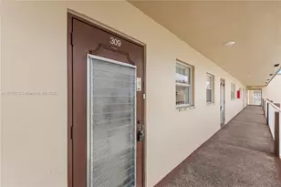 8950 Sunrise Lakes Blvd, Sunrise, FL 33322 - Photo 30