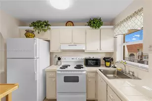 8950 Sunrise Lakes Blvd, Sunrise, FL 33322 - Photo 26