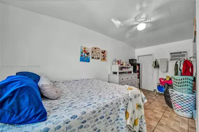1317 W 61st Pl, Hialeah, FL 33012 - Photo 10