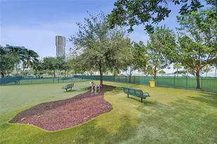 1900 N Bayshore Dr, Miami, FL 33132 - Photo 28