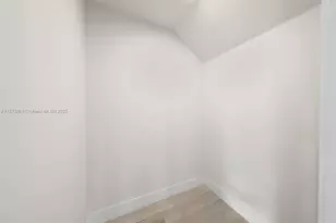 2555 NE 193rd St, Miami, FL 33180 - Photo 8