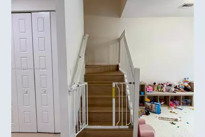 706 NE 191st Ter, Miami, FL 33179 - Photo 14