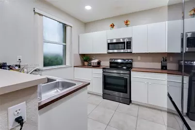 1433 SE 20th Rd, Homestead, FL 33035 - Photo 10