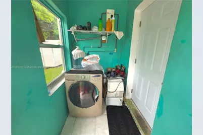 1195 NW 48th St, Miami, FL 33127 - Photo 12