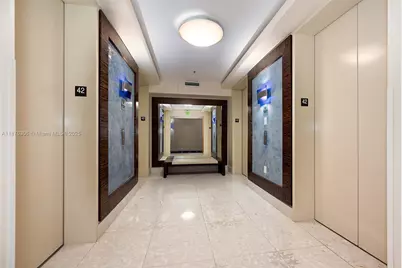 185 SW 7th St #4201, Miami, FL 33130 - Photo 4