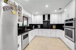 4325 SW 95th Ave, Miami, FL 33165 - Photo 2