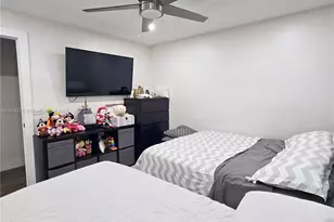 3483 Emerald Oaks Dr, Hollywood, FL 33021 - Photo 14