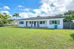 11221 NE 9th Ct, Biscayne Park, FL 33161 - Photo 4