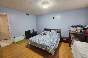 5350 W 21st Ct, Hialeah, FL 33016 - Photo 8