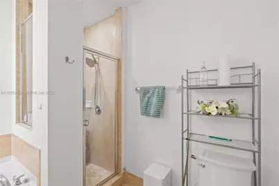 1023 NW 100th Ave, Miami, FL 33172 - Photo 18