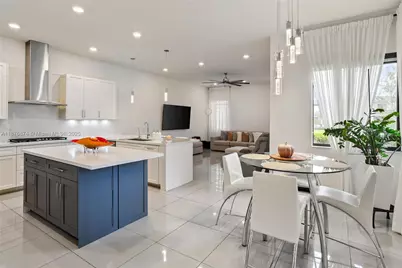 10470 S Lago Vista Cir, Parkland, FL 33076 - Photo 10