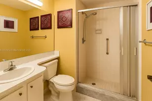 671 S Hollybrook Dr, Pembroke Pines, FL 33025 - Photo 16