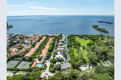 2120 S Bayshore Dr, Miami, FL 33133 - Photo 1