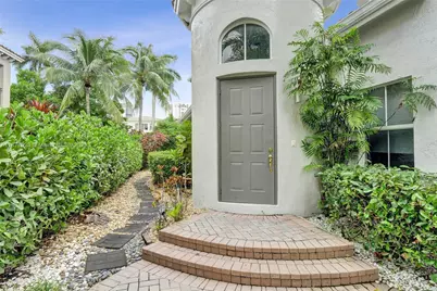 842 Spinnaker Dr E, Hollywood, FL 33019 - Photo 10