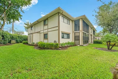 10401 E Clairmont Cir #109, Tamarac, FL 33321 - Photo 4