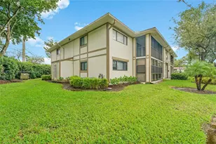 10401 E Clairmont Cir, Tamarac, FL 33321 - Photo 4