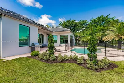 12641 N Stonebrook Cir, Davie, FL 33330 - Photo 38