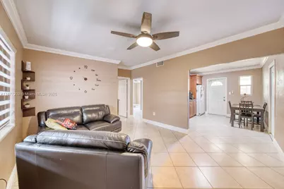 4150 E 9th Ct, Hialeah, FL 33013 - Photo 6