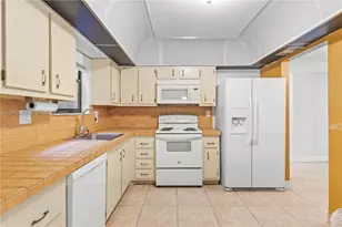 481 Ives Dairy Rd, Miami, FL 33179 - Photo 6