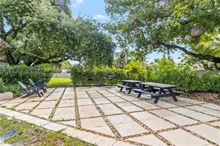 481 Ives Dairy Rd, Miami, FL 33179 - Photo 30