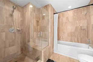 300 S Biscayne Blvd, Miami, FL 33131 - Photo 18