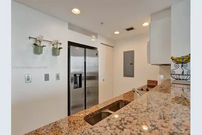 325 S Biscayne Blvd #1520, Miami, FL 33131 - Photo 10