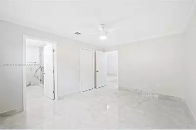 3203 W 70th Ter, Hialeah, FL 33018 - Photo 14