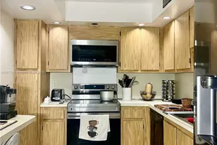 20860 San Simeon Way, Miami, FL 33179 - Photo 12