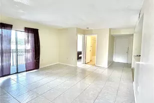 251 W Palm Cir W, Pembroke Pines, FL 33025 - Photo 4