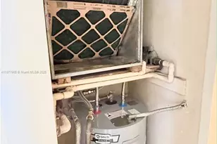 251 W Palm Cir W, Pembroke Pines, FL 33025 - Photo 12