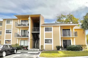 251 W Palm Cir W, Pembroke Pines, FL 33025 - Photo 14