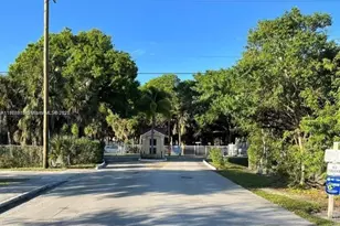 2445 NW 33rd St, Oakland Park, FL 33309 - Photo 12