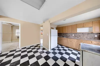 227 NW 17th Ave, Miami, FL 33125 - Photo 4