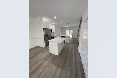 5725 NW 114th Path #106, Doral, FL 33178 - Photo 4