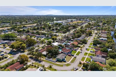 405 SW 73rd Ave, North Lauderdale, FL 33068 - Photo 40