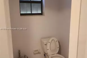 559 SW 88th Pl E, Miami, FL 33174 - Photo 2