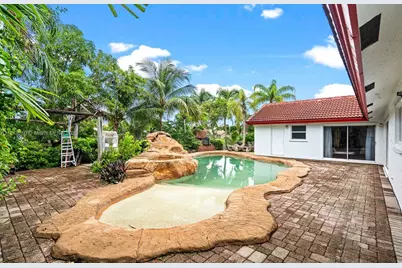 1101 NW 162nd Ave, Pembroke Pines, FL 33028 - Photo 32