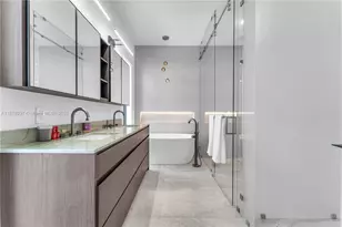 21100 NE 25th Ct, Miami, FL 33180 - Photo 38