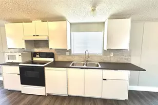 220 NE 12th Ave, Homestead, FL 33030 - Photo 12