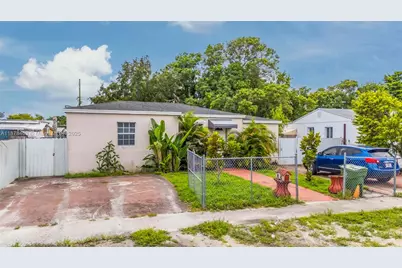 580 SE 2nd St, Hialeah, FL 33010 - Photo 1