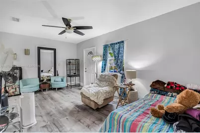 580 SE 2nd St, Hialeah, FL 33010 - Photo 10